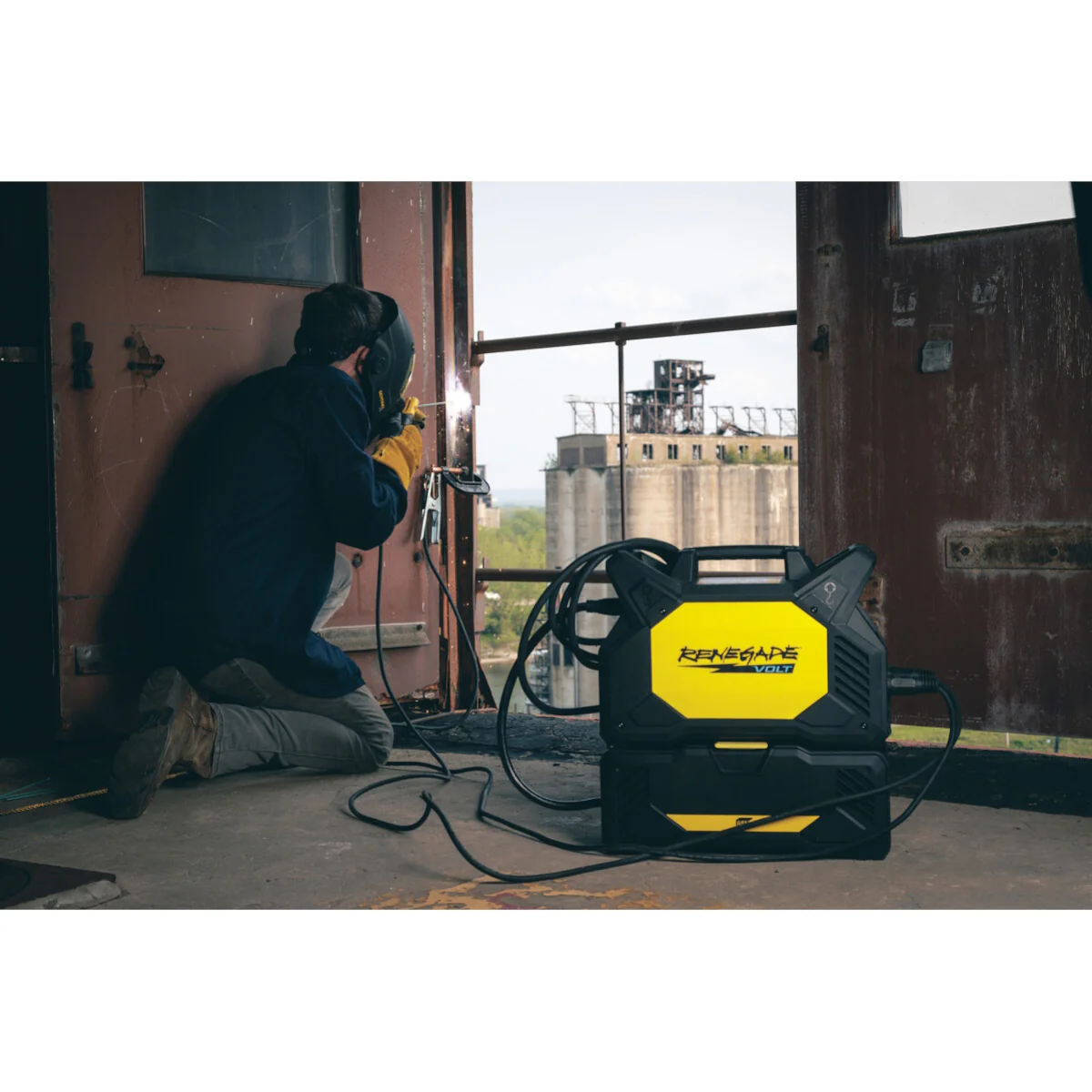 ESAB Renegade VOLT ES 200i Cordless Battery Powered Stick/TIG Welder (0447800880) - Image 7